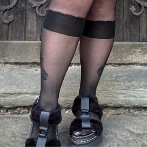 Scallop Tights - Black
